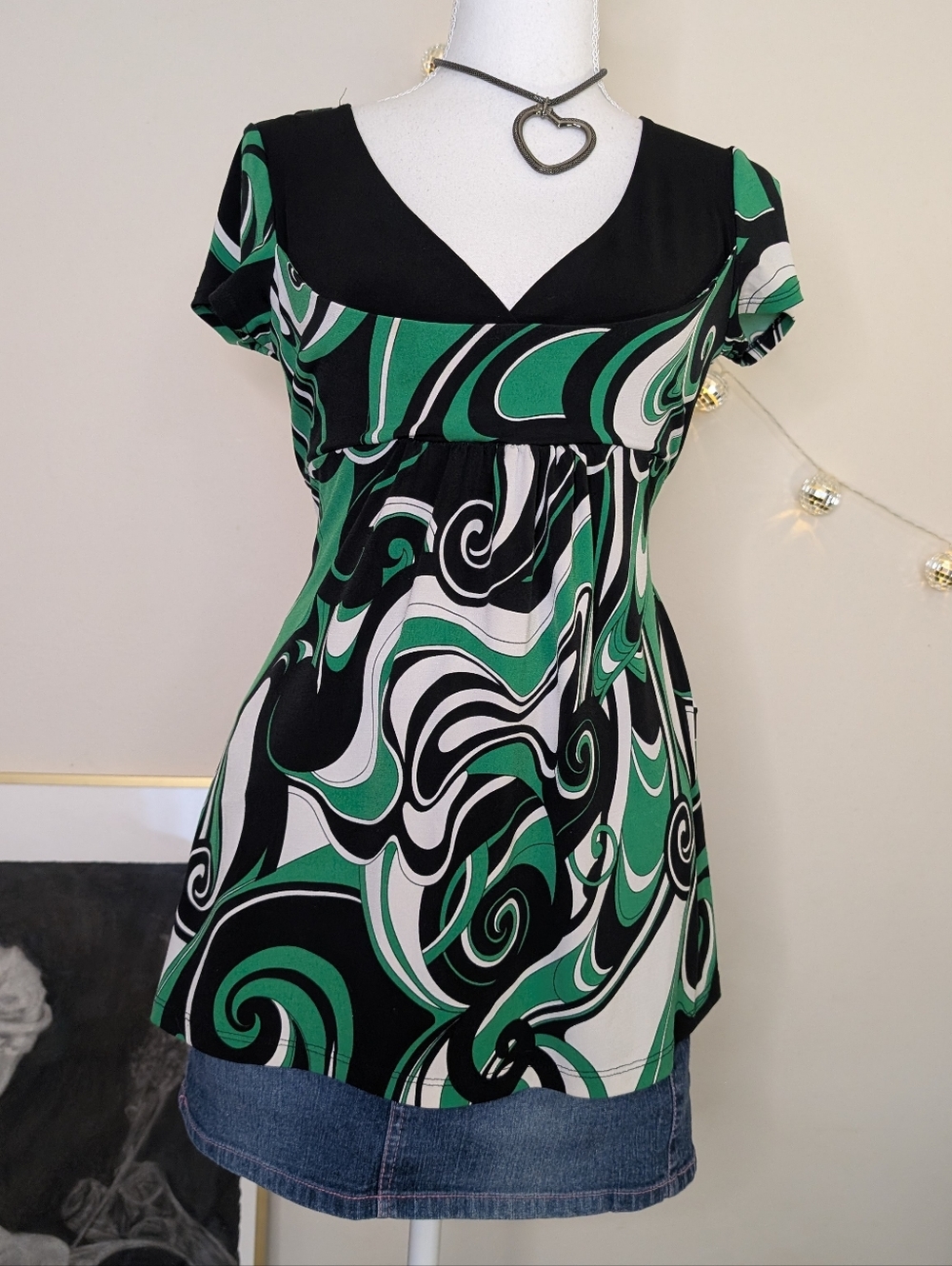 Mariposa Black, Green & White Swirl Empire-Waist Tunic